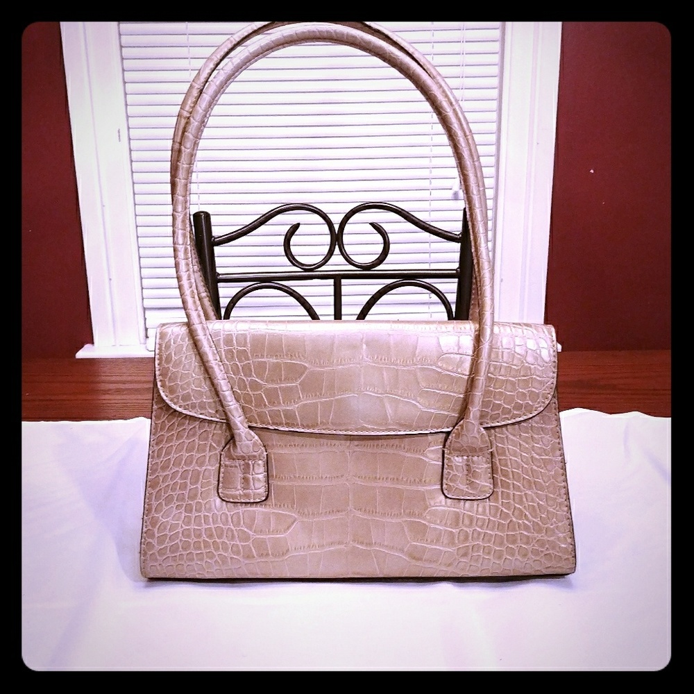 Tommy Hilfiger gold/champagne purse